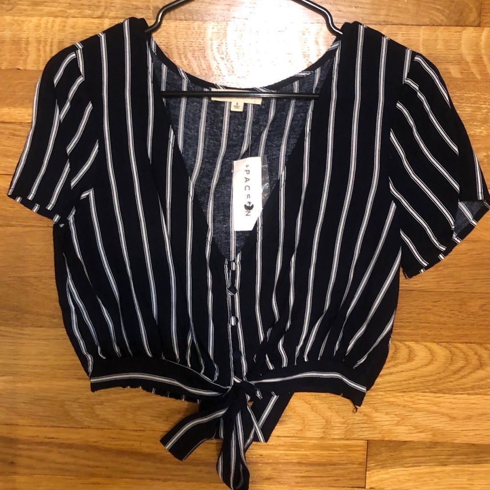 Pac Sun Tie Front Crop Top